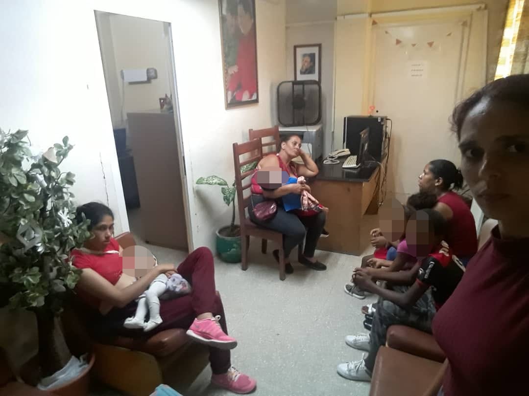 Madres molestas por los apagones se plantan ante las autoridades de Pinar del Río
