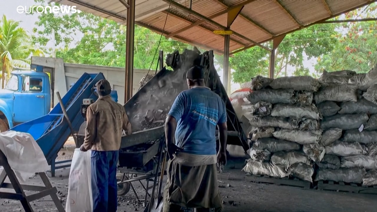Santiago de Cuba: Inician venta de carbón por la libreta ante la crisis de apagones