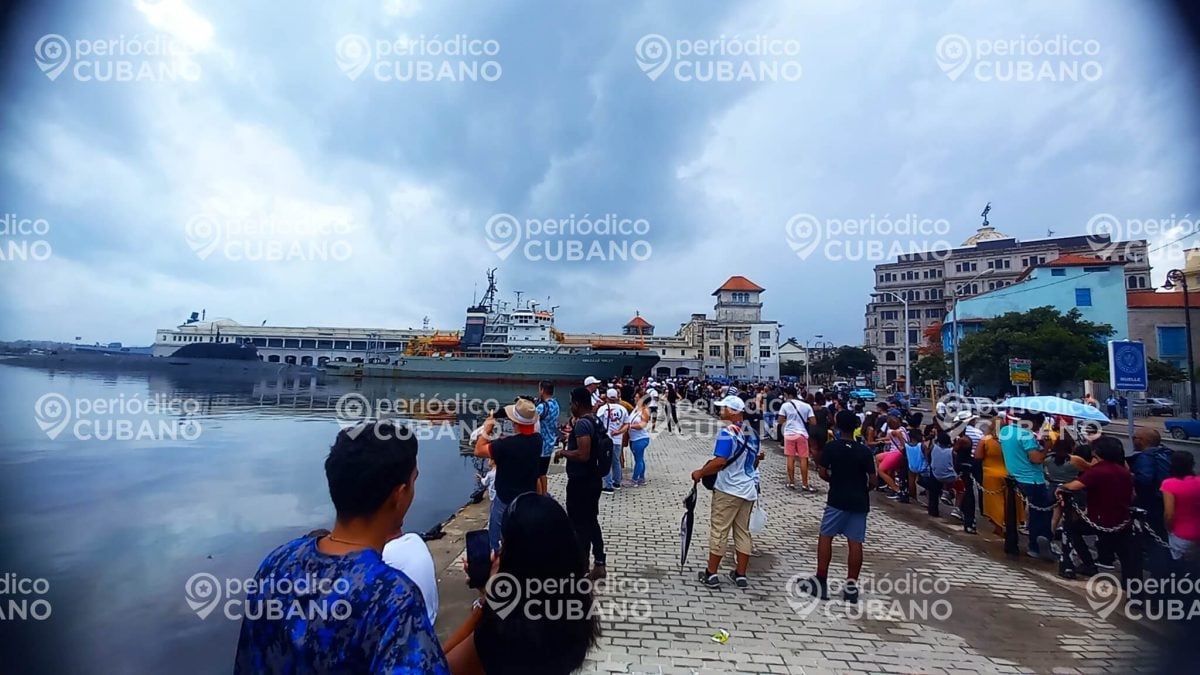 Cientos de cubanos hacen cola para visitar la fragata rusa Gorshkov