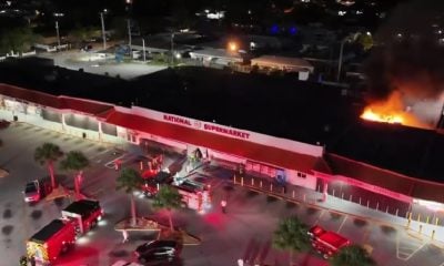 Incendio deja visibles daños en el National Supermarket de Hialeah