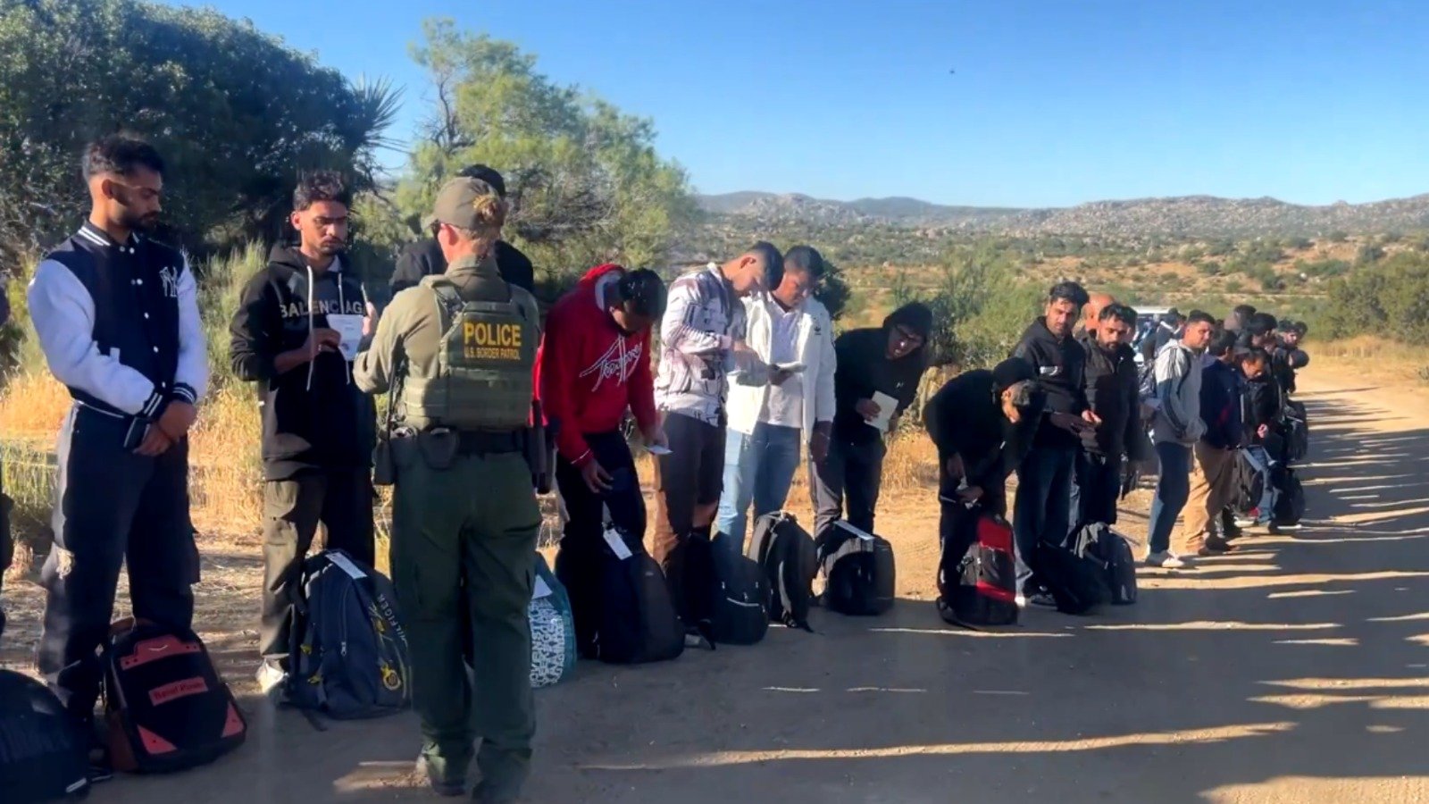 Migrantes cubanos cruzan la frontera de EEUU por propiedad privada y fueron arrestados