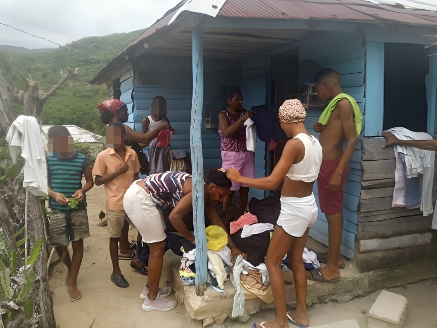 Entregan comida, ropa y medicina a familias pobres de Santiago de Cuba1