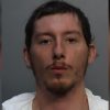 Joven detenido por agredir a una mujer en el Aeropuerto Internacional de Miami