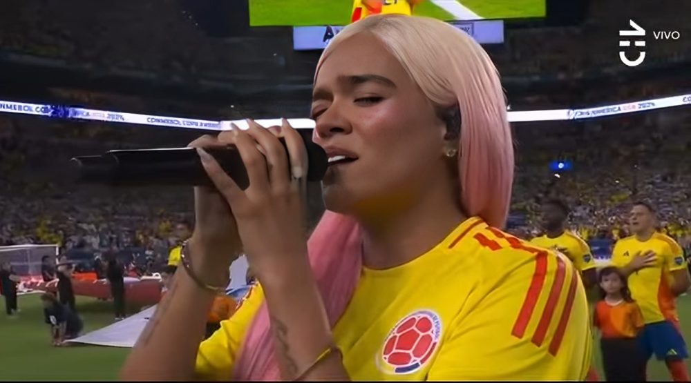 Karol G emociona a los fanáticos en la final de la Copa América 2024