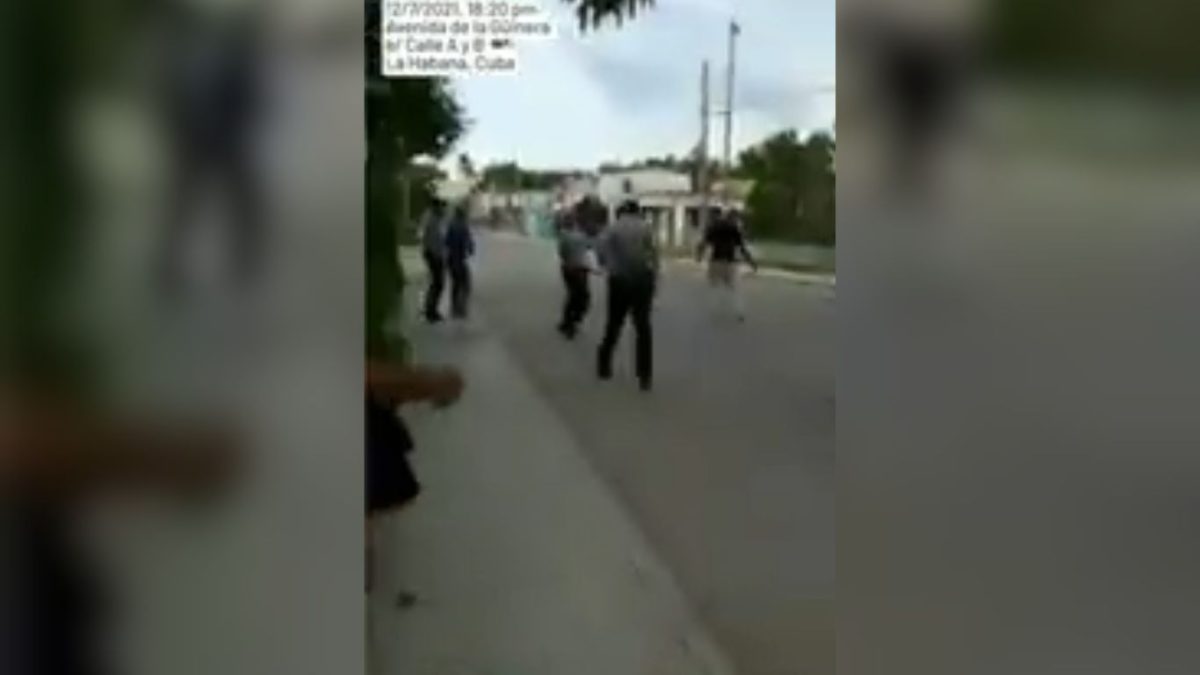 Revelan nuevas imágenes de la represión contra manifestantes del 11 de julio de 2021