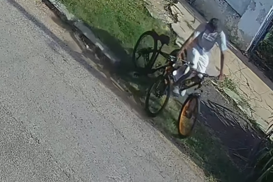 Captan el momento del robo de dos bicicletas de alta gama en La Habana (1)