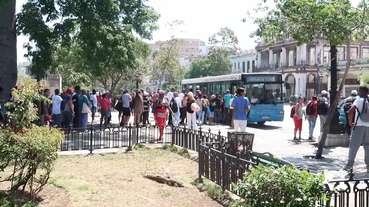 Despiden a chofer y cobrador de ruta P1 en La Habana por “grave indisciplina”