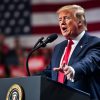 Donald Trump dando un discurso