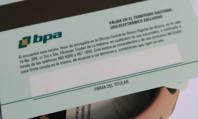 Gobierno cierra negocios privados que aplican recargo del 10% al pago con tarjeta