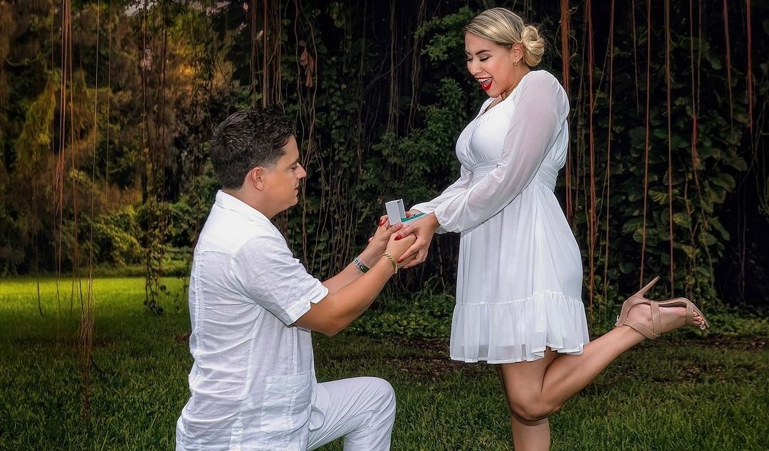 Mario Cedeño propone matrimonio a la Señorita Dayana