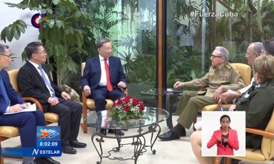 Raúl Castro recibiendo a una delegación vietnamita en 2023.