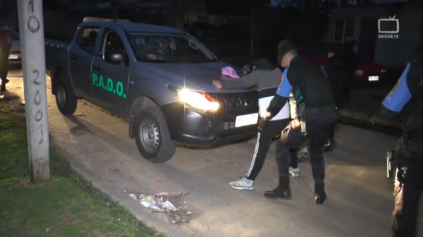 Arrestan a dos cubanos en Uruguay por tráfico de mercancía e intento de soborno