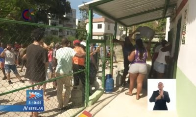 Barco de gas licuado inicia descarga parcial en Cuba tras pago inicial del gobierno