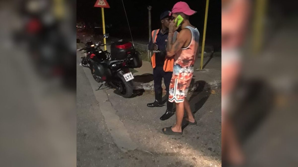 Bebé casi muere adentro de un ómnibus por culpa de un policía en La Habana