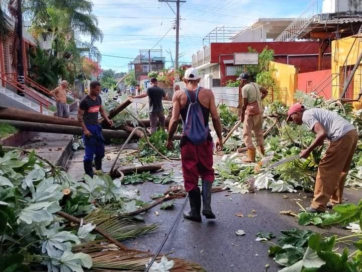 Fuertes vientos e intensa lluvia causas estragos en Santiago de Cuba