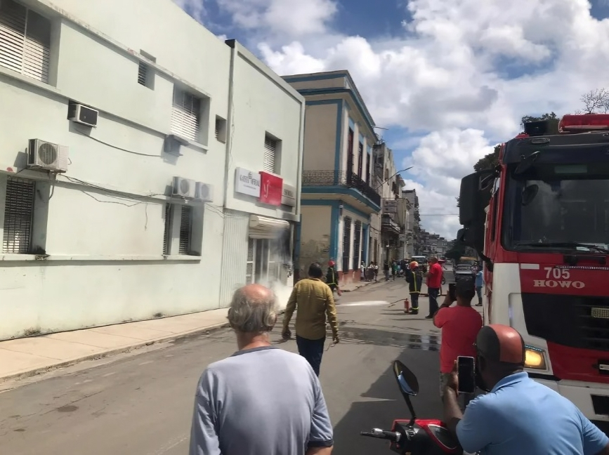 Incendio en la Gaceta Oficial de Cuba desata emergencia en Centro Habana (2)