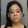 Mujer bajo arresto tras presunta agresión contra su anciana madre en Hialeah (1)