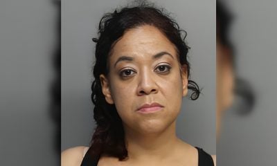 Mujer bajo arresto tras presunta agresión contra su anciana madre en Hialeah (1)