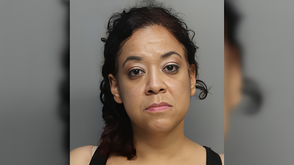 Mujer bajo arresto tras presunta agresión contra su anciana madre en Hialeah (1)