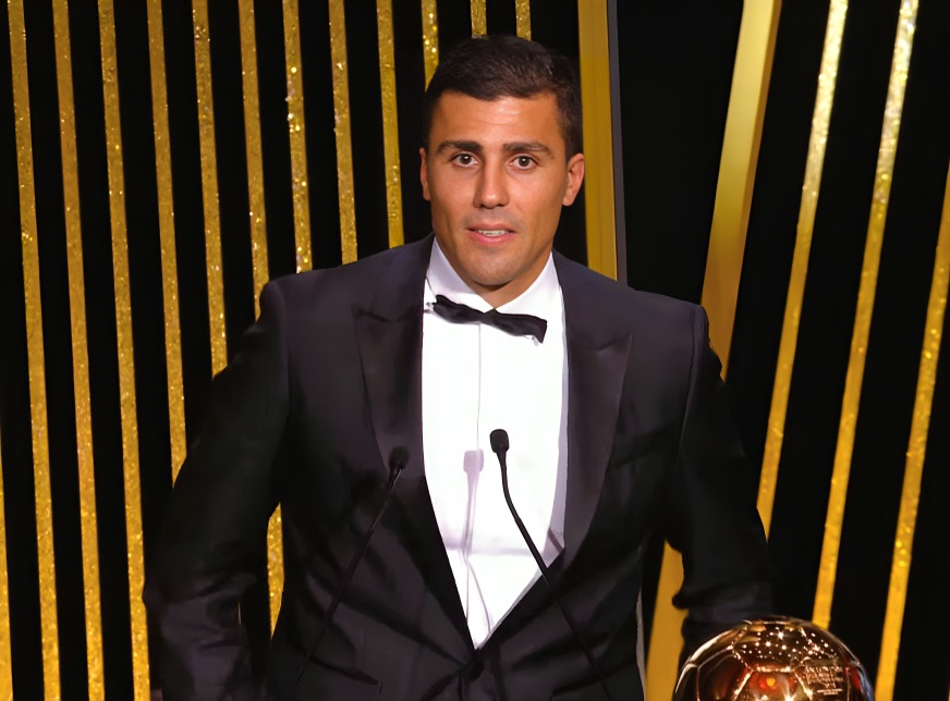 Rodrigo Hernandez gana el Balón de Oro 2024