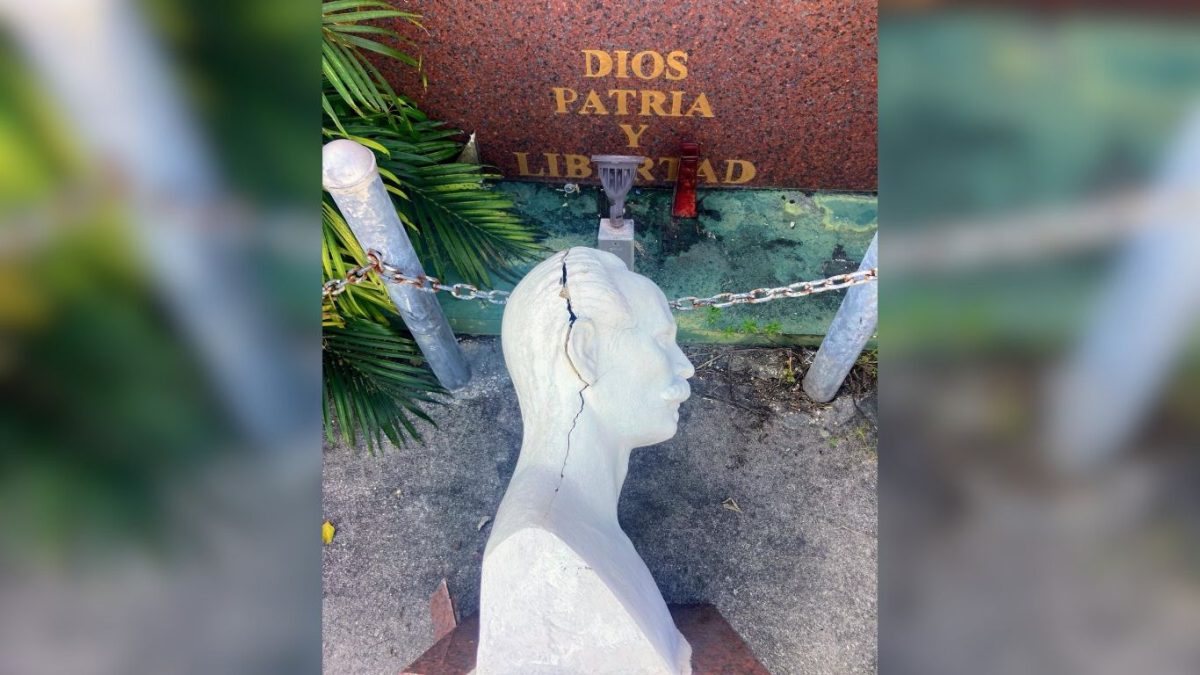 Vandalizan busto de José Martí en la sede de Municipios de Cuba en el Exilio