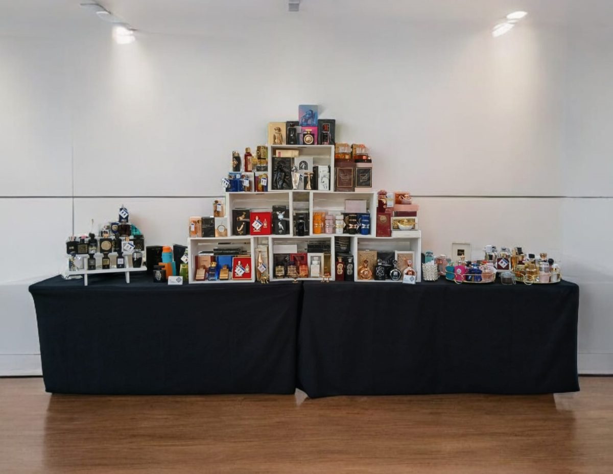 Venta de perfumes árabes en un evento especial en Tamiami Park de Miami