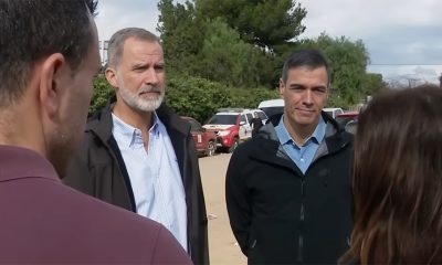 Afectados por las inundaciones en Valencia arrojan barro al presidente y al rey de España