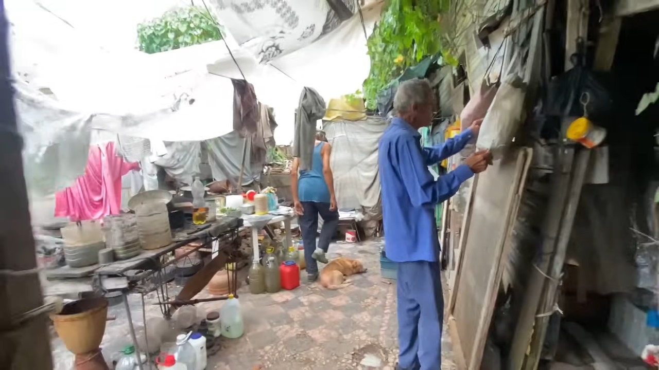 Ancianos luchan por sobrevivir con cuatro dólares al mes en una Cuba colapsada