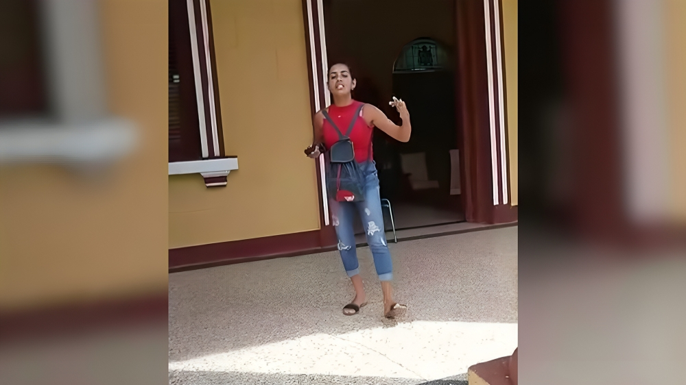 Contundente protesta de madre cubana en Baracoa por falta de electricidad en su hogar (1)