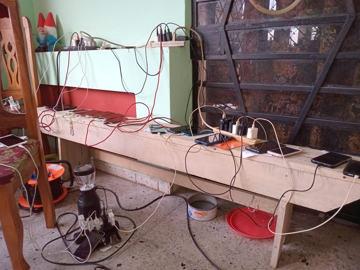 Damas de Blanco ofrece su sede para cargar celulares en medio del apagón en La Habana