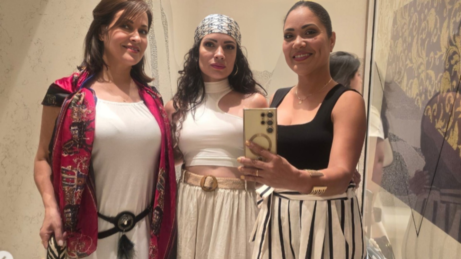 Actrices cubanas Maikel Amelia, Belissa Cruz y Ariana Álvarez exploran Dubái en viaje de negocios