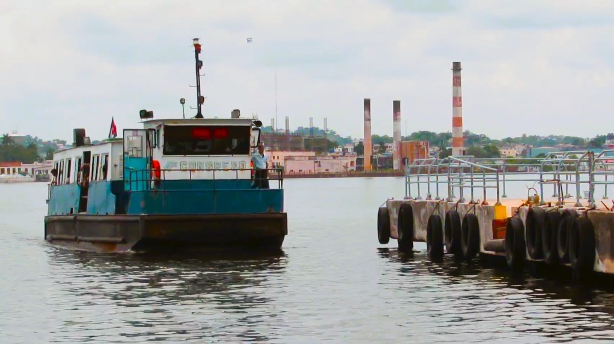 La Lanchita de Regla se queda a la deriva por falta de combustible