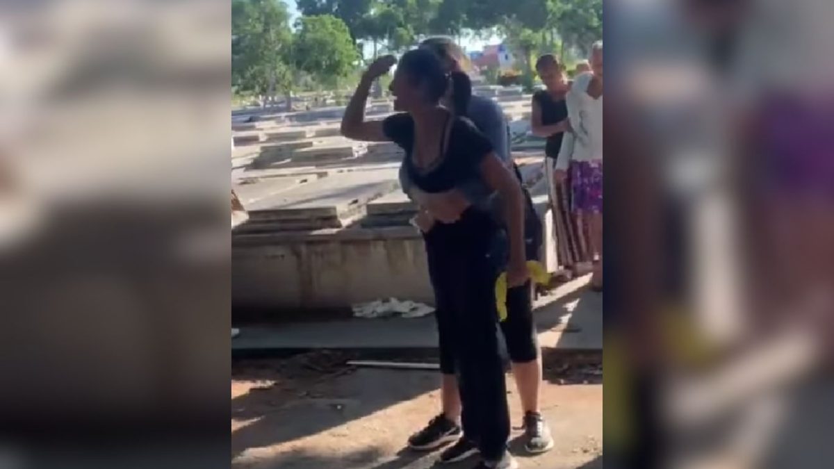 Madre confronta a militares tras muerte de su hijo durante el servicio obligatorio