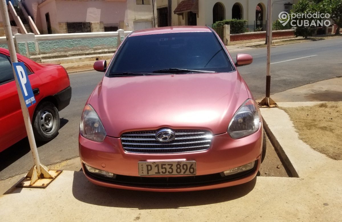 Cuba libera la transmisión de vehículos entre privados y empresas