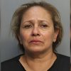 Detienen en Hialeah a mujer acusada de extorsionar a higienista dental (1)