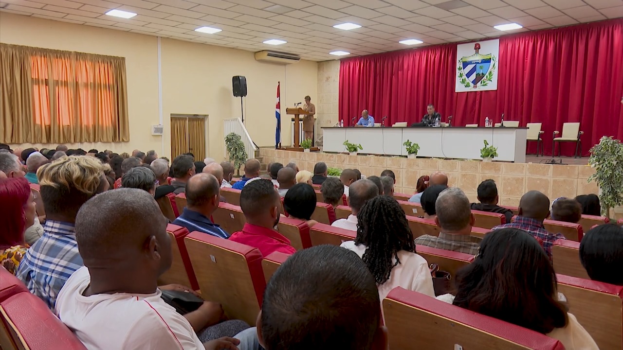 El régimen castrista se queda sin dirigentes hay cientos de puestos vacantes en las estructuras municipales