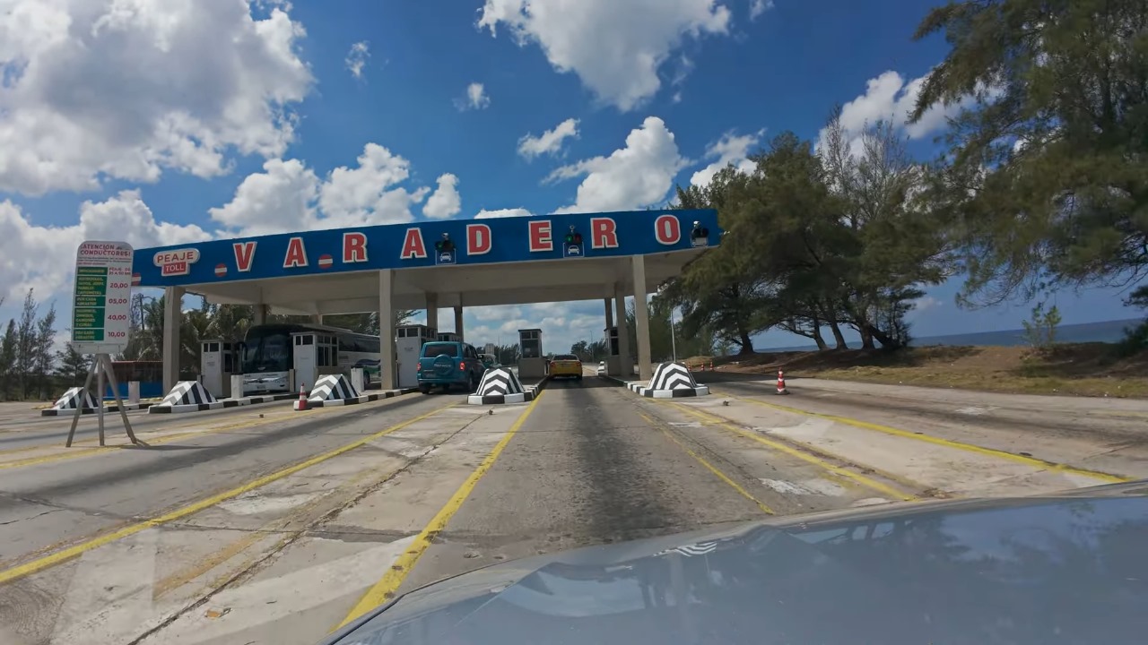  | Bildquelle: Periodico Cubano © Die Mautstelle in Varadero ist eine der wenigen, die bisher in Kuba in Betrieb sind. | Bilder sind in der Regel urheberrechtlich geschützt