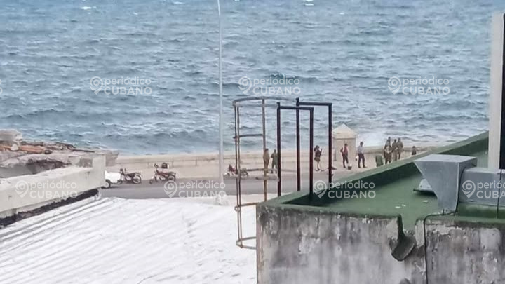 Restos en el malecon habanero (2)