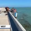 Captan el momento exacto del arribo de balseros cubanos a Key West
