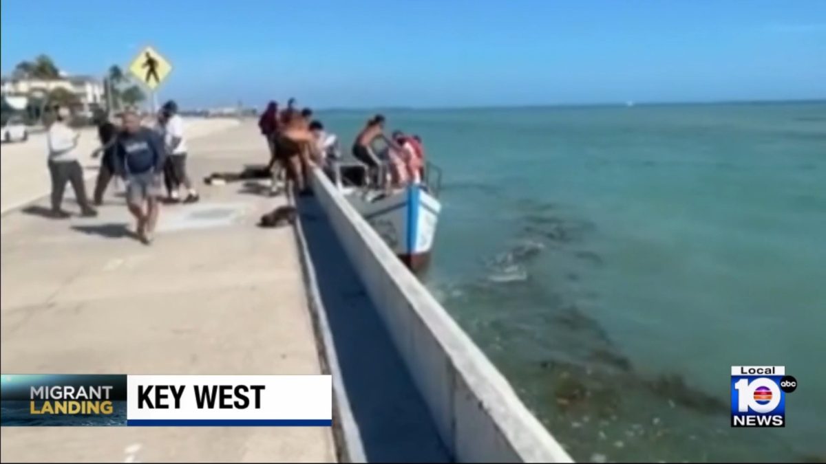 Captan el momento exacto del arribo de balseros cubanos a Key West