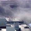 Combaten incendio en un estacionamiento del Aeropuerto Internacional de Miami (1)
