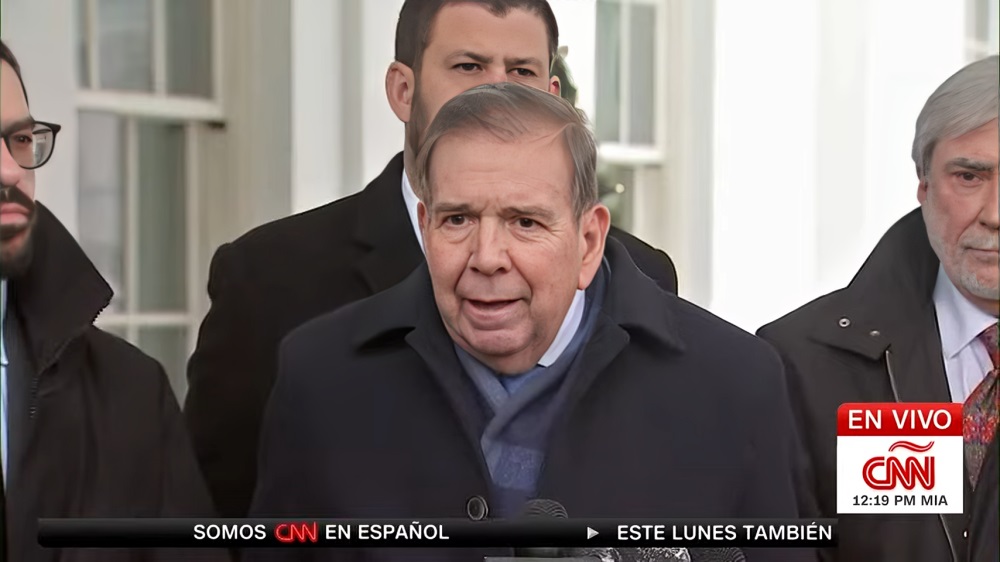 El opositor venezolano Edmundo González conversa con Joe Biden en la Casa Blanca
