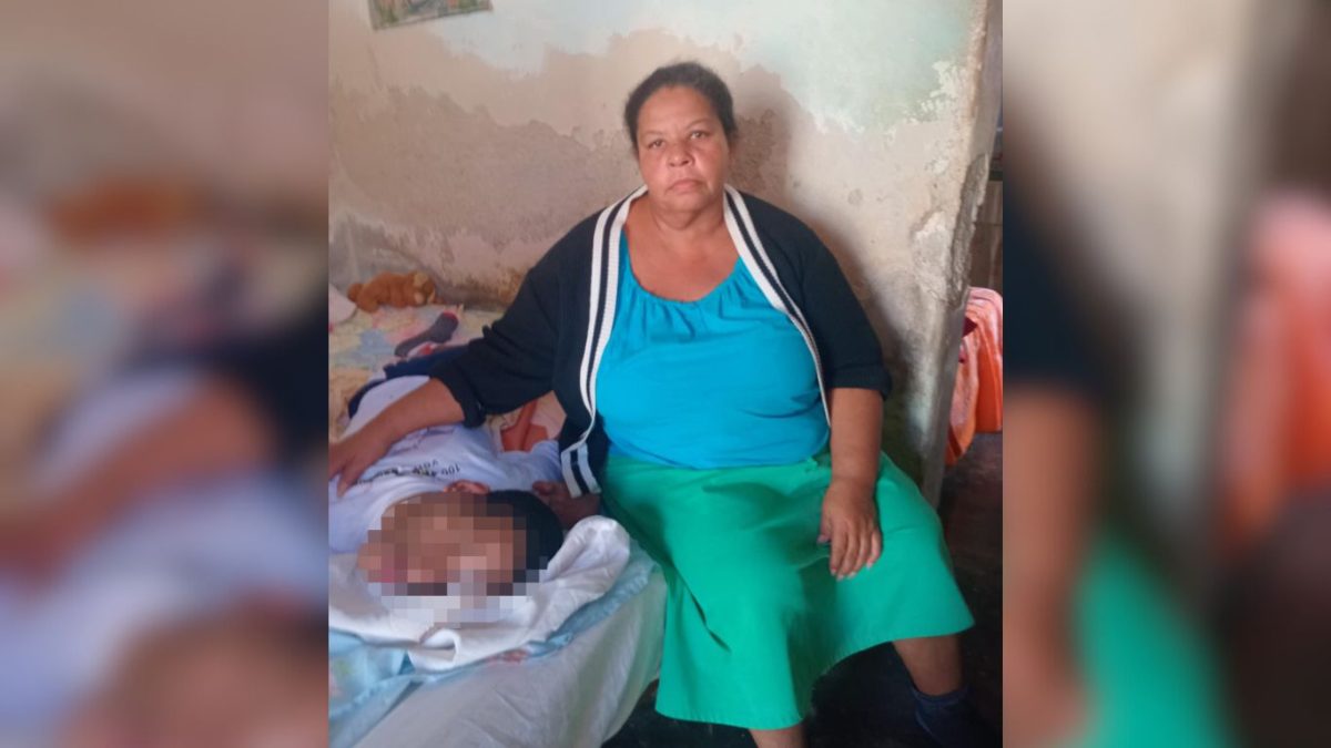 Madre cubana necesita ayuda para cuidar a su hijo con parálisis cerebral en Cárdenas