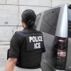 Qué hacer si agentes del ICE llega a tu casa o centro de trabajo