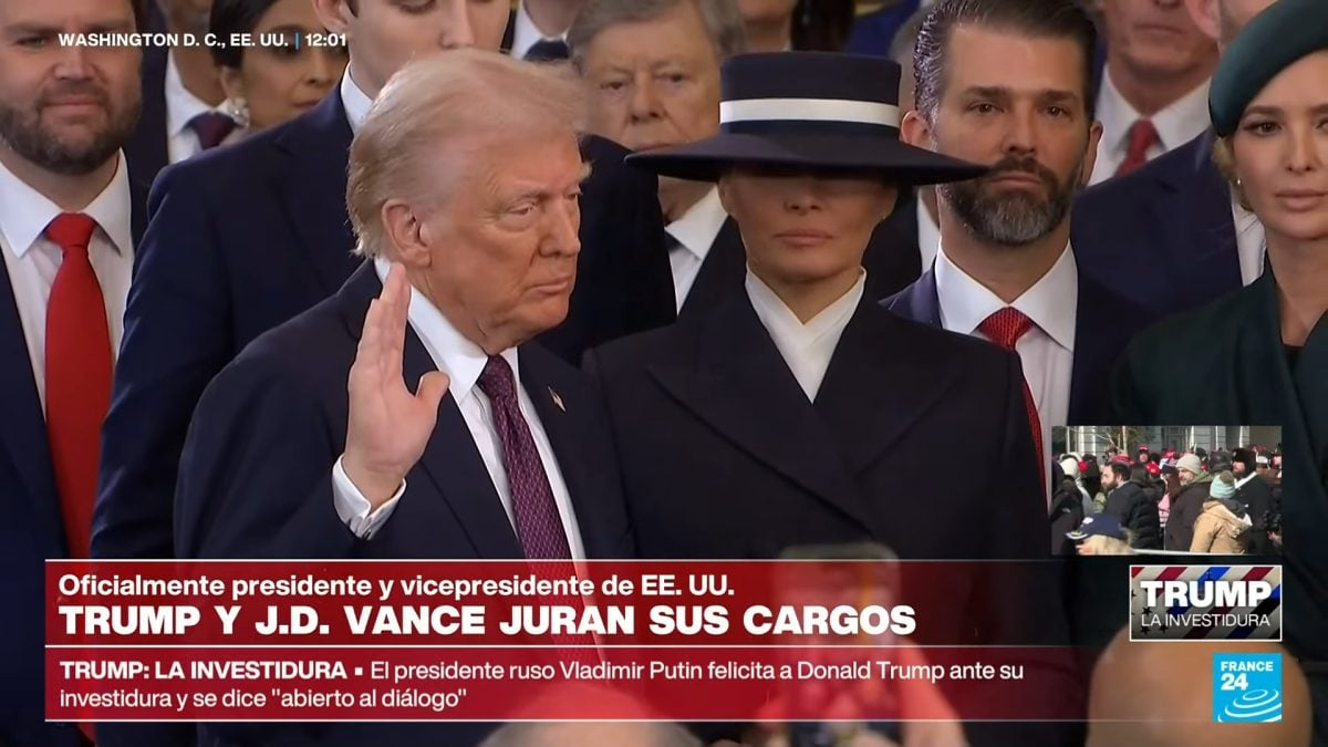 Qué significa la corbata púrpura de Trump en su juramentación como presidente de EEUU