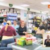 Tiendas en dólares bajan el precio a “50 productos sensibles” que consume la población
