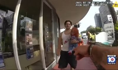 Arrestan a un hombre por amenazar a personas con un Chucky en Miami-Dade