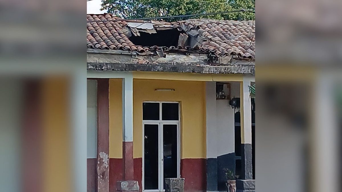 Colapsa el techo de la Oficina de Trámites de la Vivienda en Palmira, Cienfuegos