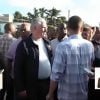 Dirigentes comunistas usan doble silla plástica por gran peso corporal