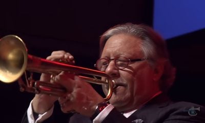 El día que Arturo Sandoval se robó el show en el medio tiempo del Super Bowl
